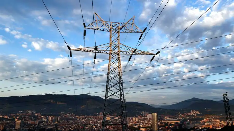 El precio de la luz no da tregua y sube un euro más este miércoles: el megavatio hora se situará en 185,74 euros El precio de la luz no da tregua y sube un euro más este miércoles: el megavatio hora se situará en 185,74 euros