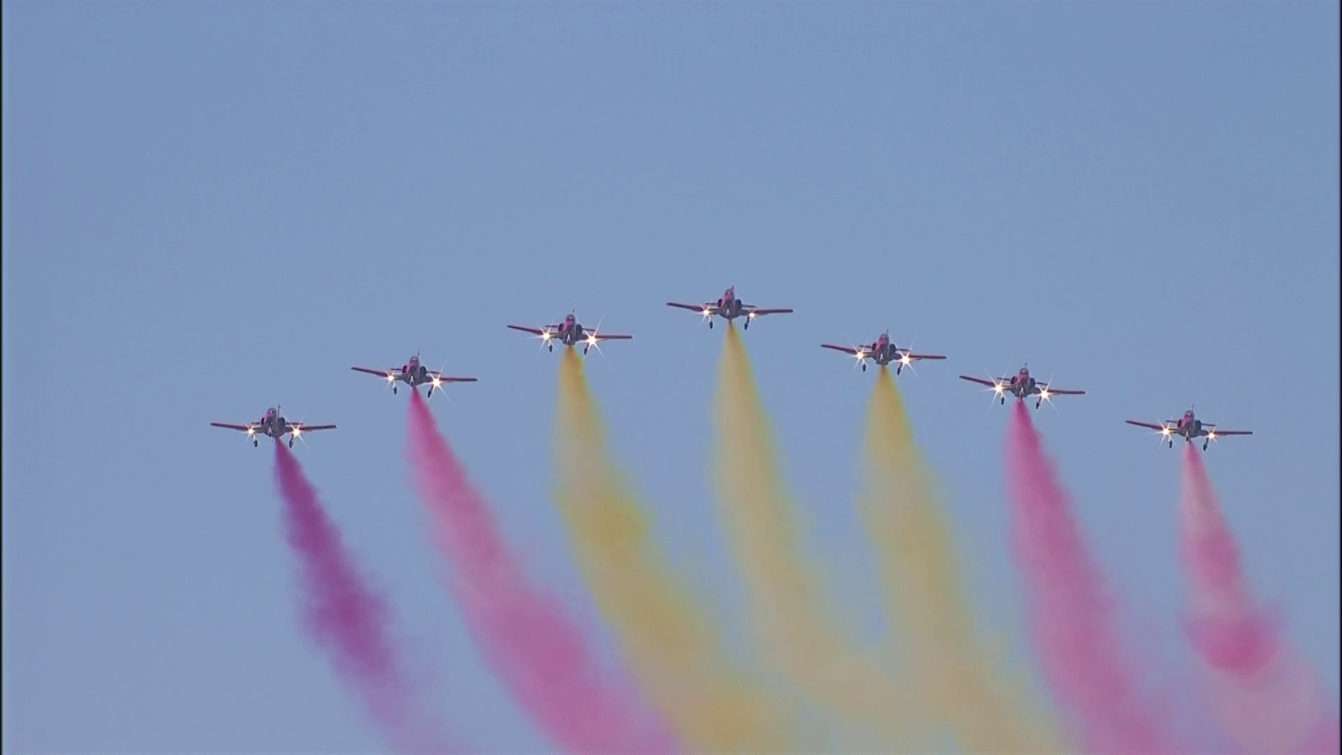 ¿La bandera republicana? Revuelo en redes por los colores de la bandera de la Patrulla Águila ¿La bandera republicana? Revuelo en redes por los colores de la bandera de la Patrulla Águila