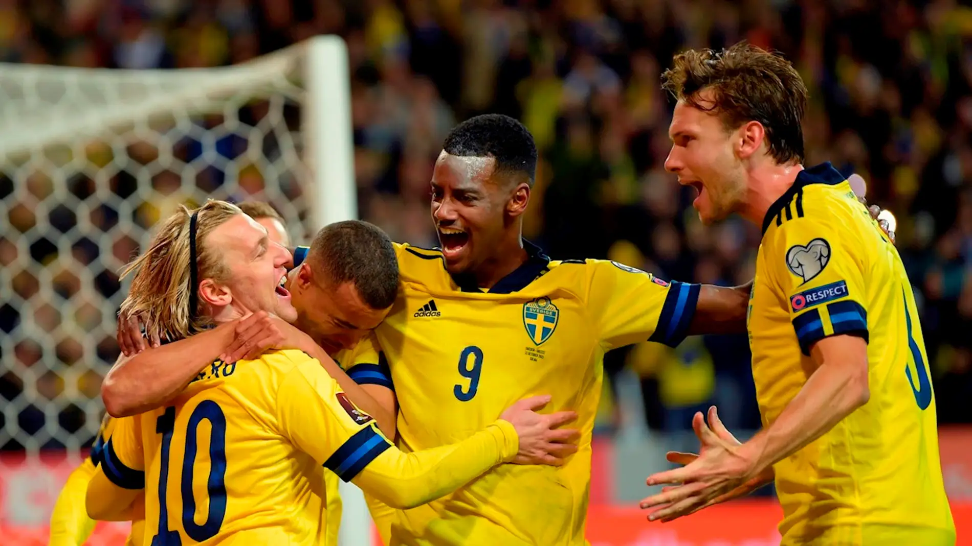 Los jugadores de Suecia celebran uno de los goles marcados a Grecia