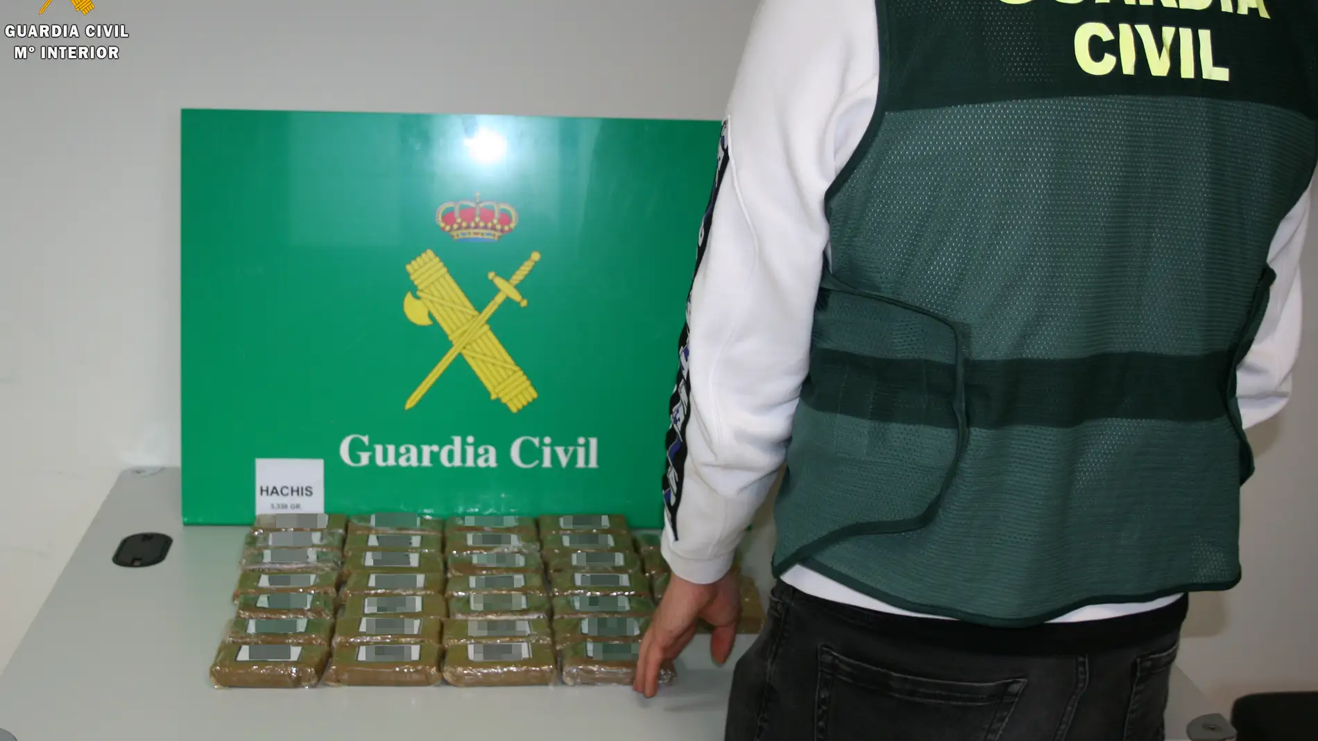 La Guardia Civil detiene a una persona por recibir droga a través de una empresa de mensajería