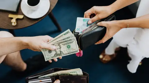 La Brújula de la Economía: España pierde poder adquisitivo por la escalada de precios La Brújula de la Economía: España pierde poder adquisitivo por la escalada de precios