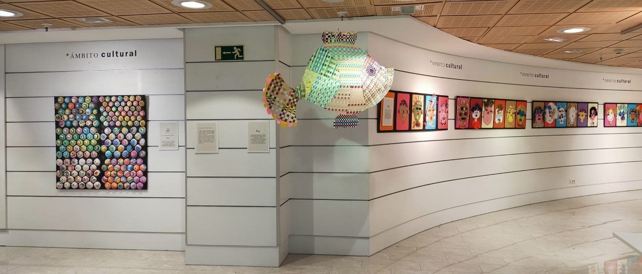 El Corte Inglés de Elche expone los trabajos del taller de reciclaje de los usuarios del Centro Ocupacional de Altabix El Corte Inglés de Elche expone los trabajos del taller de reciclaje de los usuarios del Centro Ocupacional de Altabix