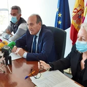 Gil, Huete y Mendiola durante la rueda de prensa Gil, Huete y Mendiola durante la rueda de prensa