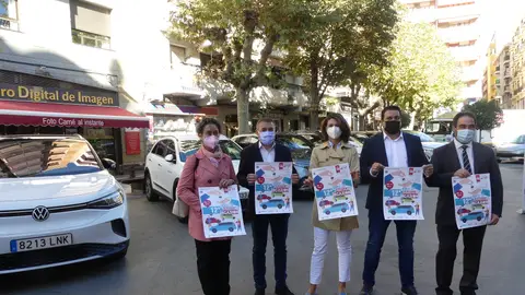 La concejal de Consumo, Asun Moriana, el delegado provincial de Economía, Empresas y Empleo, Óscar Martínez, la diputada de Emprendimiento de la Diputación Provincial, Elena Carrasco y el presidente de CONVECU, Fidel Monedero, en la presentación en Carretería La concejal de Consumo, Asun Moriana, el delegado provincial de Economía, Empresas y Empleo, Óscar Martínez, la diputada de Emprendimiento de la Diputación Provincial, Elena Carrasco y el presidente de CONVECU, Fidel Monedero, en la presentación en Carretería