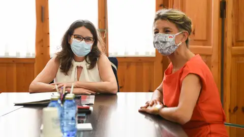 La vicepresidenta del Consell, Mónica Oltra (izquierda), y la vicepresidenta segunda del Gobierno y ministra de Trabajo, Yolanda Díaz (derecha) La vicepresidenta del Consell, Mónica Oltra (izquierda), y la vicepresidenta segunda del Gobierno y ministra de Trabajo, Yolanda Díaz (derecha)