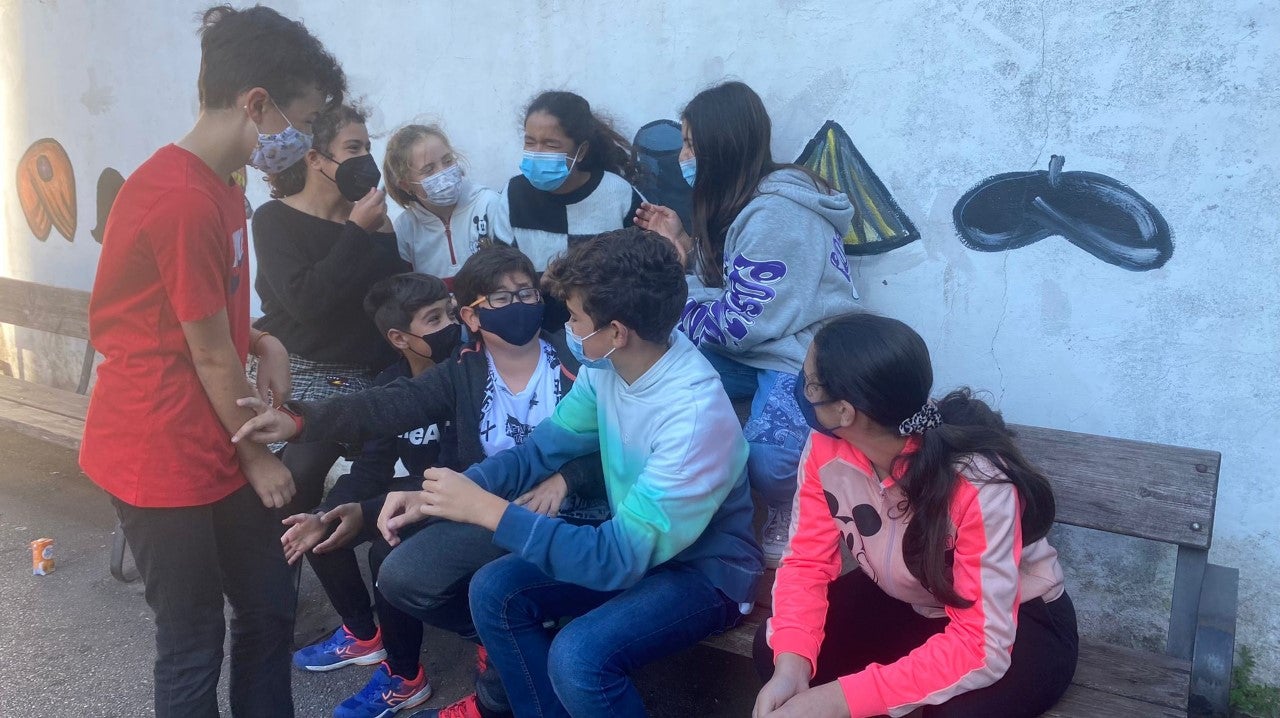 "¡Con mascarillas pero todos juntos!" "¡Con mascarillas pero todos juntos!"