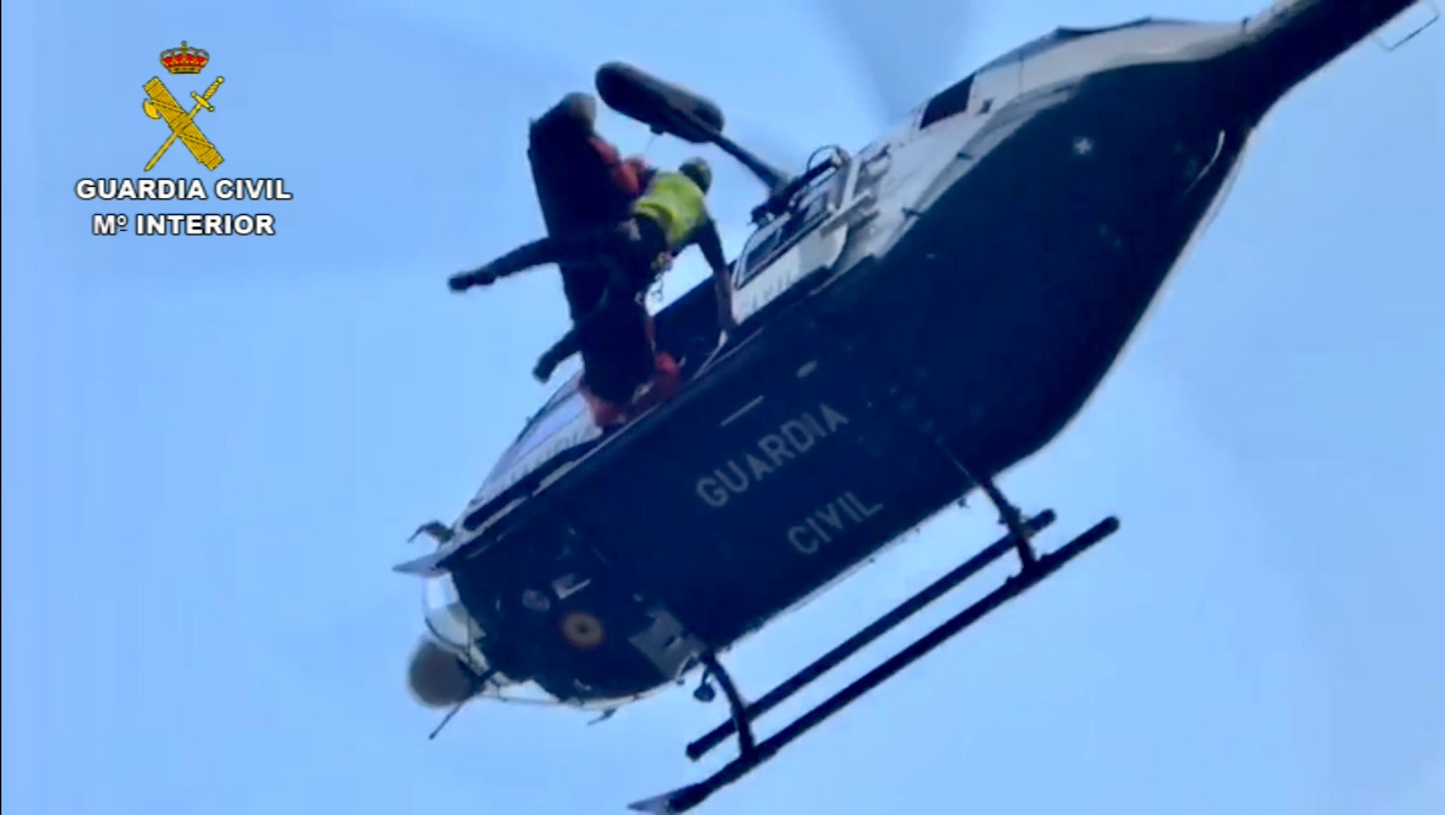 La Guardia Civil rescata a un barranquista accidentado en la Garganta de la Hoz de Villanueva de la Vera La Guardia Civil rescata a un barranquista accidentado en la Garganta de la Hoz de Villanueva de la Vera