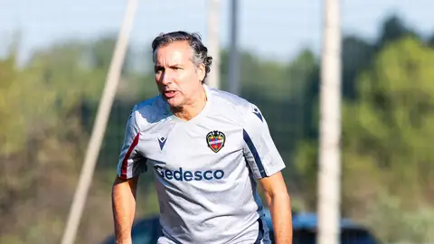 Javier Pereira ya dirige al Levante Javier Pereira ya dirige al Levante