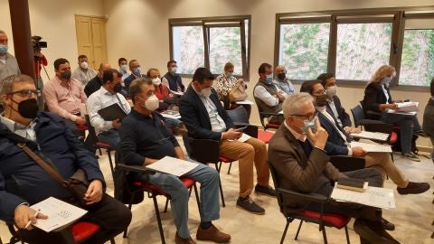 Unos 25 empresarios han asistido a la reunión con SEPES Unos 25 empresarios han asistido a la reunión con SEPES