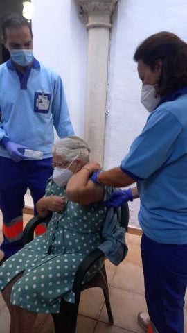Vacunaci&oacute;n en la residencia Ntra. Sra. de los Dolores