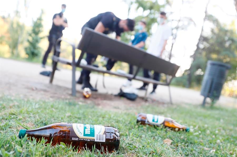 El aviso de la Policía Municipal de Madrid ¿Pueden los padres de un menor perder la tutela si su hijo hace botellón? El aviso de la Policía Municipal de Madrid ¿Pueden los padres de un menor perder la tutela si su hijo hace botellón?