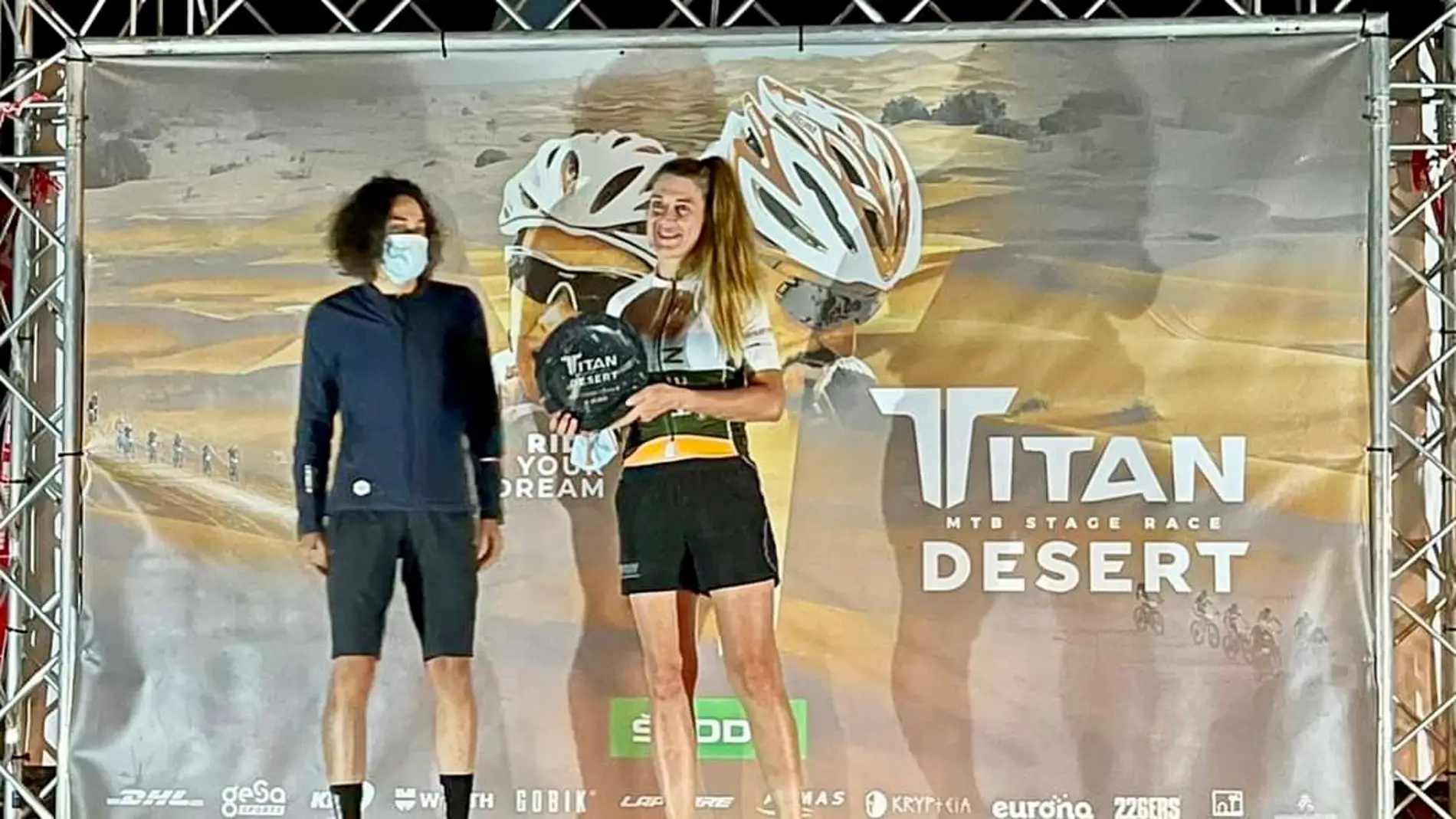 Ariadna Ródenas llega a la última etapa de la Titan Desert con el maillot de líder.