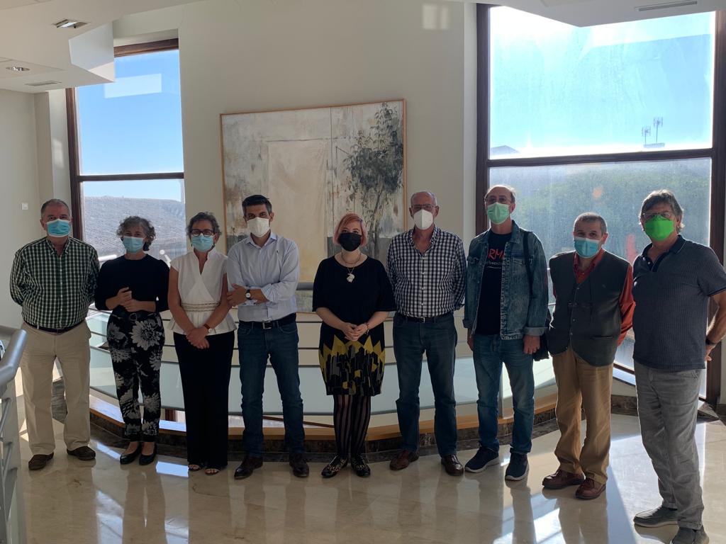 Luis Manuel Pérez Duitel y Rubén Roca Guillén ganadores de los Premios de Poesía Pastora Marcela y Valentín Arteaga Luis Manuel Pérez Duitel y Rubén Roca Guillén ganadores de los Premios de Poesía Pastora Marcela y Valentín Arteaga