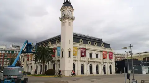 edificio reloj edificio reloj