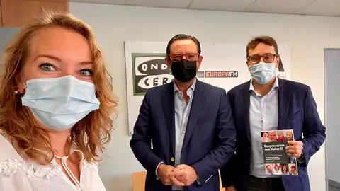 Elka Dimitrova, Alejandro Sáenz de San Pedro de Asima y Gori Jaume de Almacenes Femenías en los estudios de Onda Cero Elka Dimitrova, Alejandro Sáenz de San Pedro de Asima y Gori Jaume de Almacenes Femenías en los estudios de Onda Cero