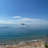 Benidorm Isla Levante cielo poco nuboso Benidorm Isla Levante cielo poco nuboso