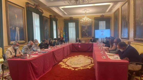 Reuni&oacute;n del jurado del concurso de ideas para reformar Fomento-Poniente en Gij&oacute;n