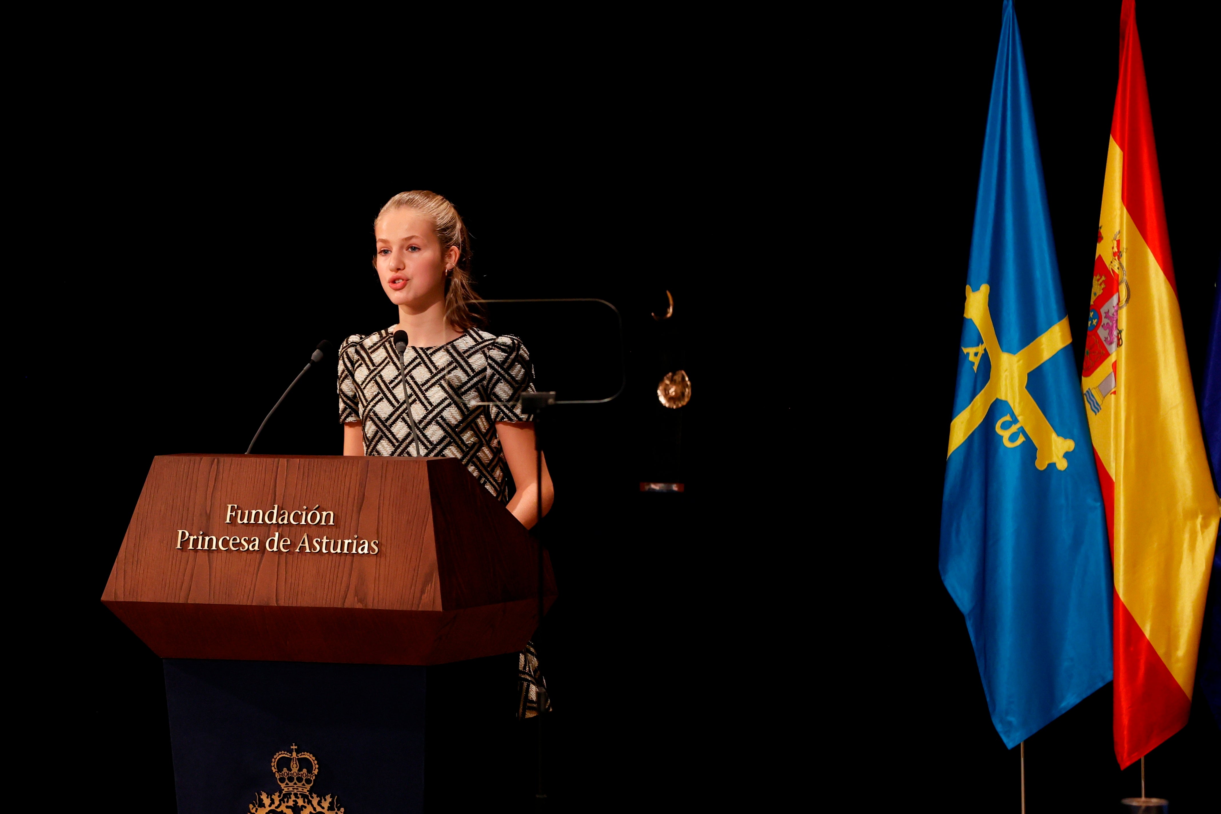 La princesa Leonor agradece a los premiados la influencia en los jóvenes: "Demostráis que tenemos mucho que aportar al futuro" La princesa Leonor agradece a los premiados la influencia en los jóvenes: "Demostráis que tenemos mucho que aportar al futuro"