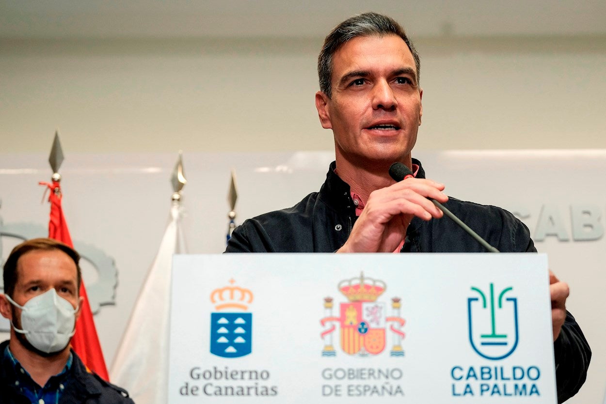 Pedro Sánchez anuncia que acelerará las ayudas para los afectados por el volcán de La Palma Pedro Sánchez anuncia que acelerará las ayudas para los afectados por el volcán de La Palma