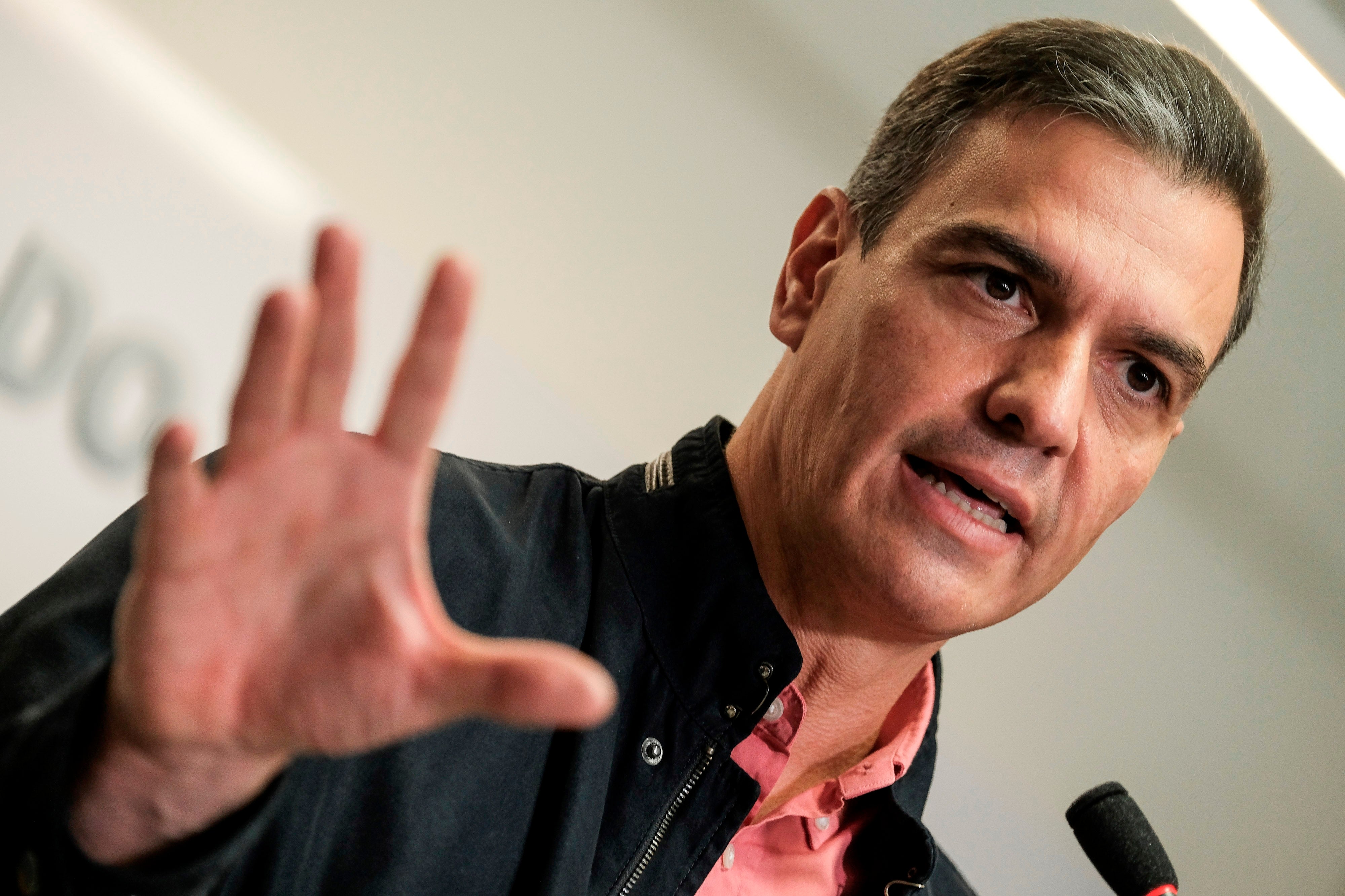 Pedro Sánchez anuncia 100 millones adicionales para paliar la subida de la luz Pedro Sánchez anuncia 100 millones adicionales para paliar la subida de la luz