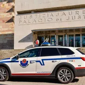 Un coche de la Ertzaintza Un coche de la Ertzaintza