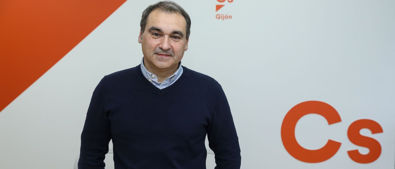 Ciudadanos tilda de "tránsfugas y vividores" a los cargos que van en listas del PP de Asturias y de Oviedo Ciudadanos tilda de "tránsfugas y vividores" a los cargos que van en listas del PP de Asturias y de Oviedo