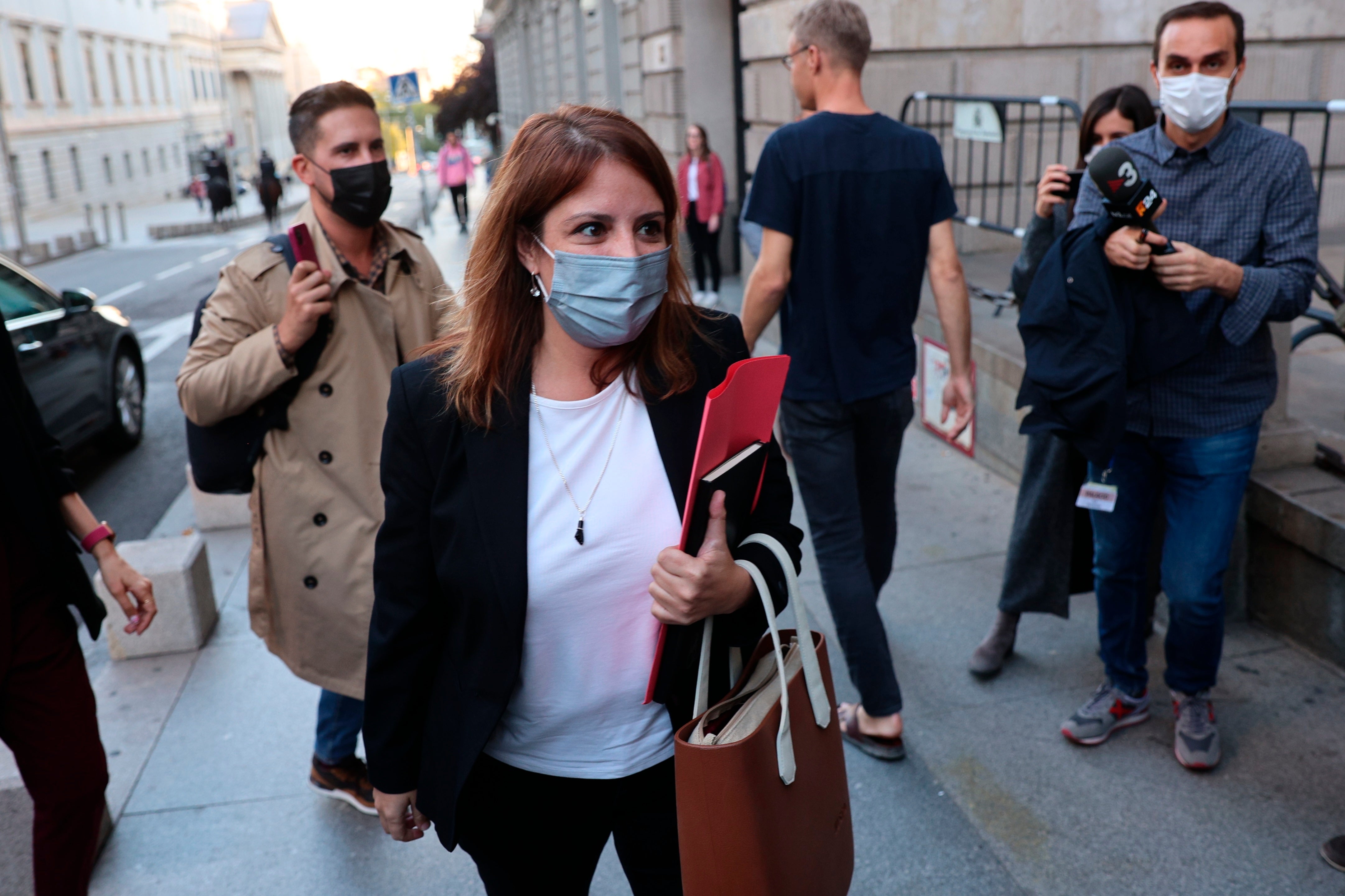 El PSOE y Podemos califican de "constructiva" la reunión para rebajar la tensión, aunque reconocen que deberán "seguir negociando" El PSOE y Podemos califican de "constructiva" la reunión para rebajar la tensión, aunque reconocen que deberán "seguir negociando"