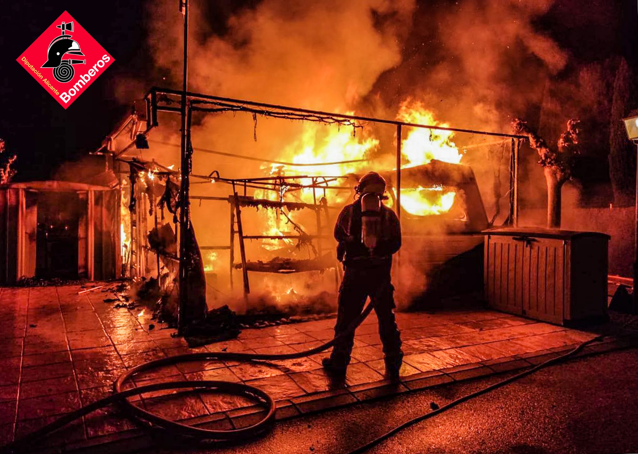 Incendio de una caravana en un camping de Benidorm Incendio de una caravana en un camping de Benidorm