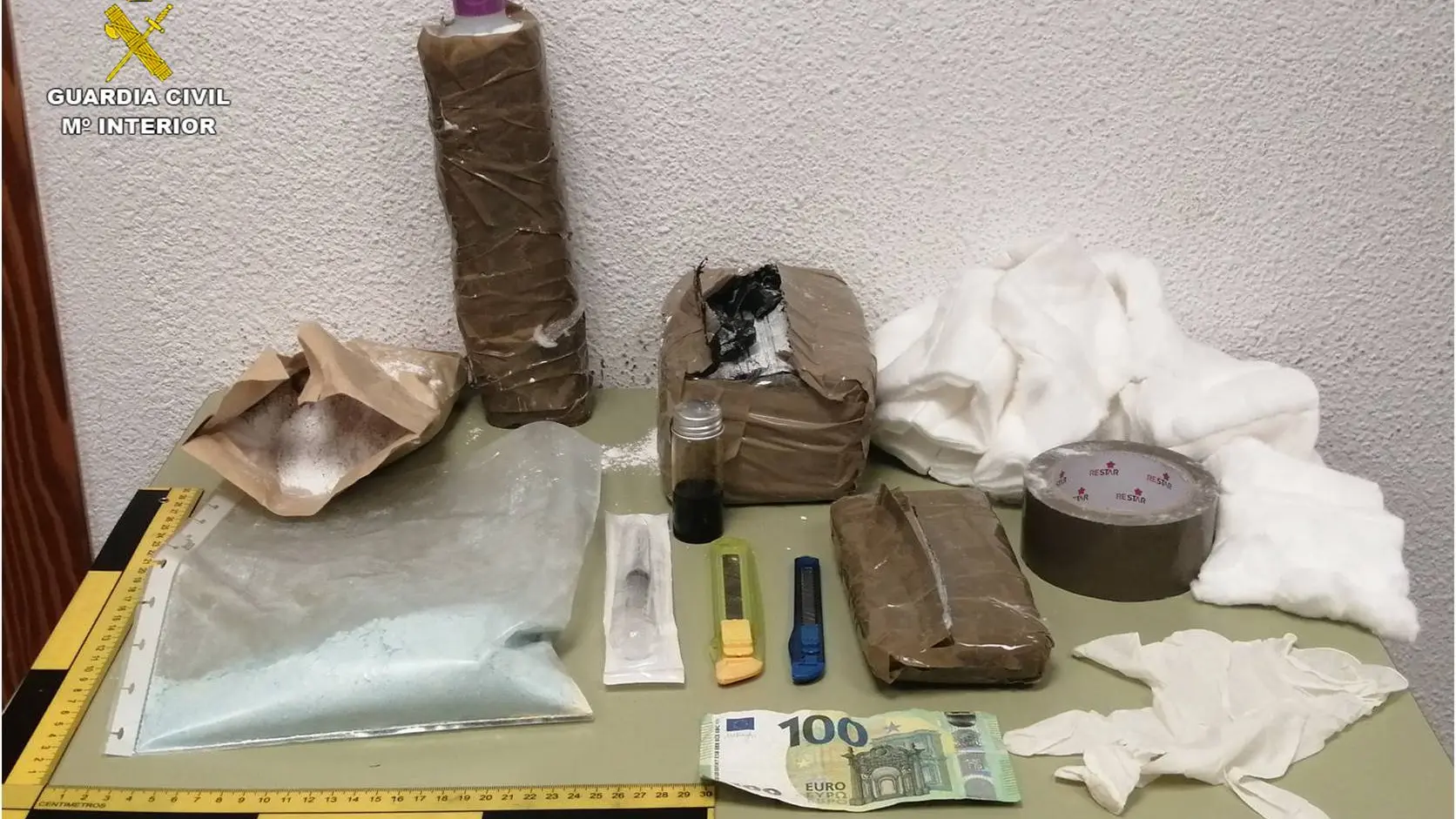 Elementos incautados al presunto estafador Timo de los billetes tintados