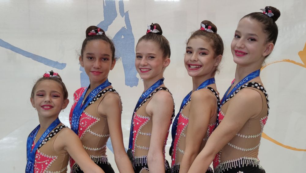 Los equipos femenino del CD Algar brillaron con luz propia en los campeonatos provinciales y autonómicos de gimnasia rítmica.