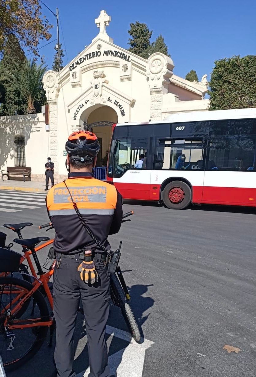 El Ayuntamiento pide que acudamos al Cementerio de Alicante de forma escalonada El Ayuntamiento pide que acudamos al Cementerio de Alicante de forma escalonada