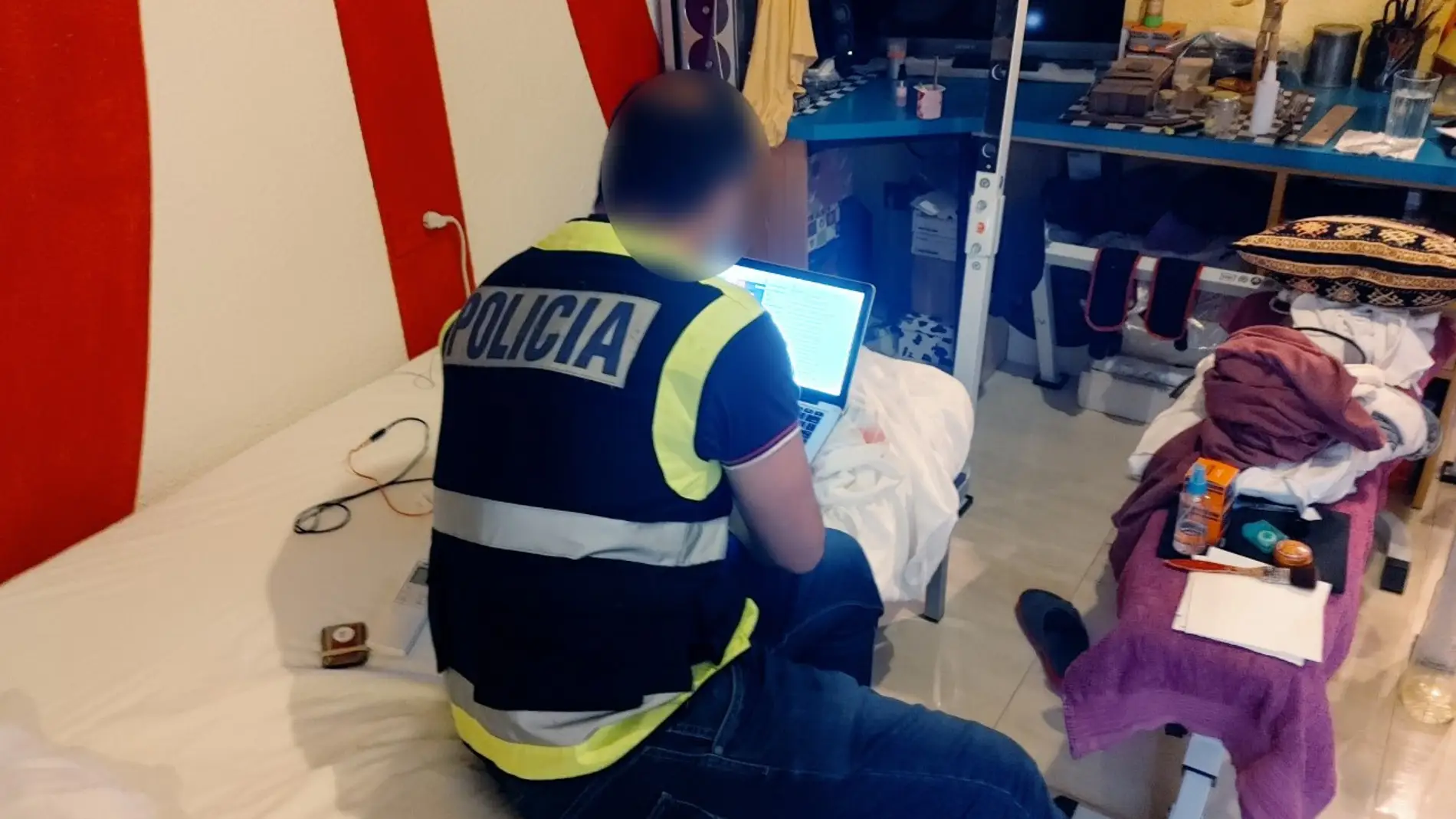 Detienen el Alicante a un varón de 65 años por presunto abuso sexual a una niña de 10 años a través de una conocida red social Detienen el Alicante a un varón de 65 años por presunto abuso sexual a una niña de 10 años a través de una conocida red social