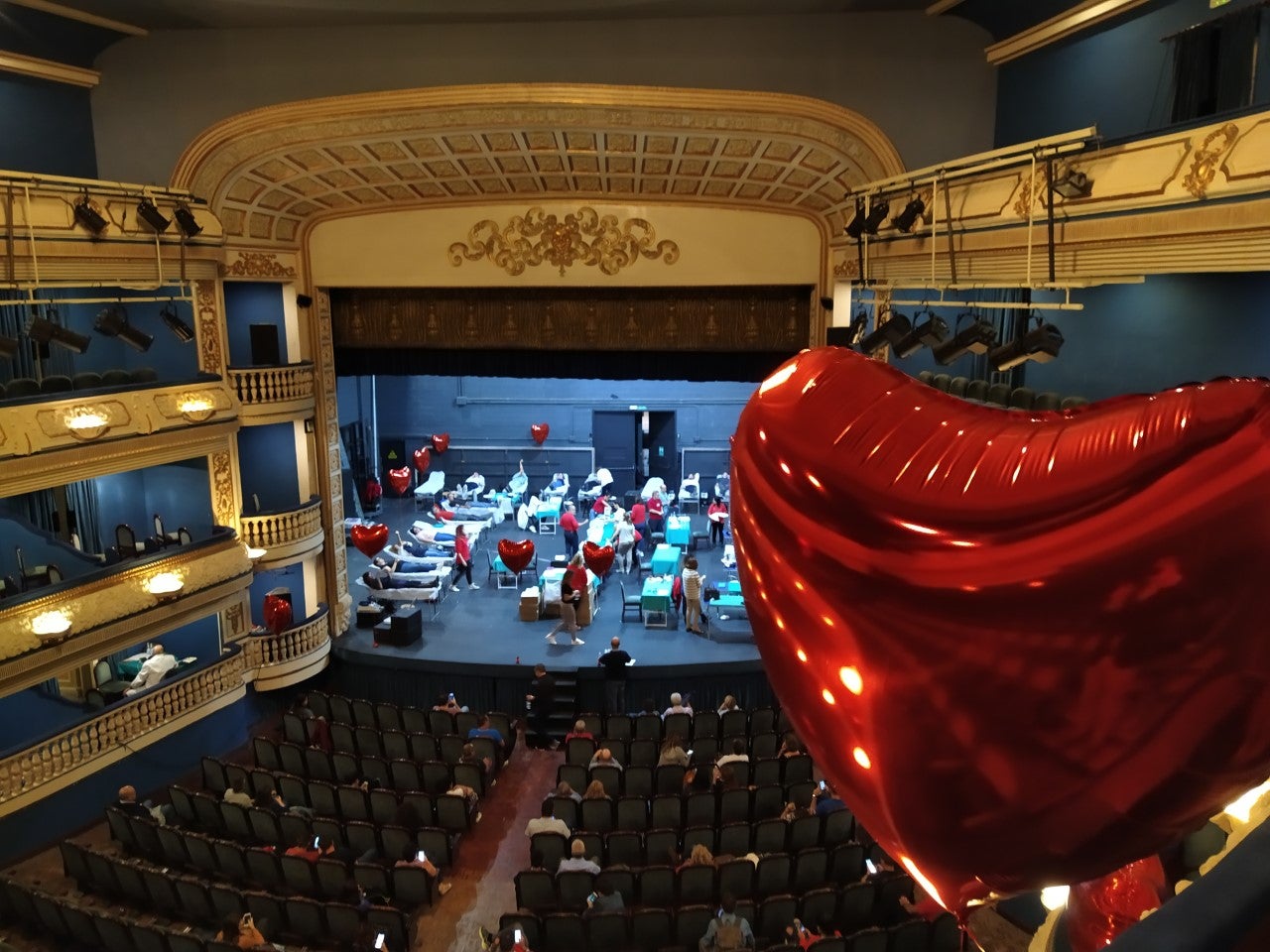 El Centro de Transfusión organiza 'Entre bambalinas': la V macrodonación de sangre en el Teatro Principal El Centro de Transfusión organiza 'Entre bambalinas': la V macrodonación de sangre en el Teatro Principal