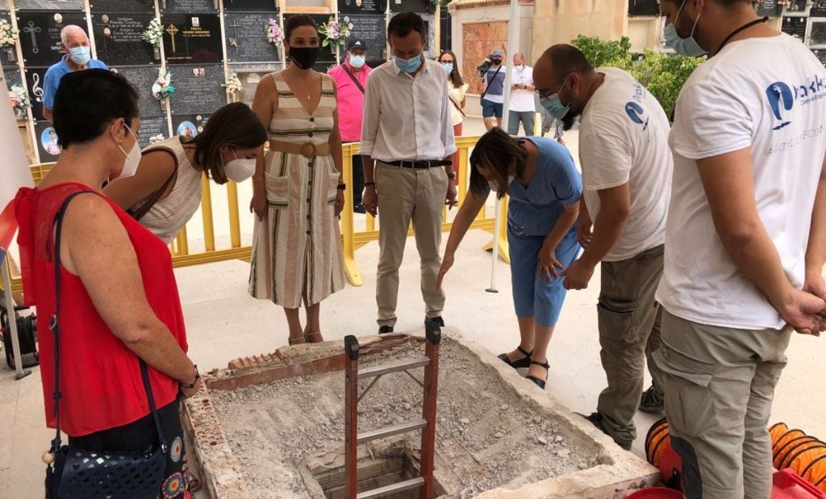 El juzgado llama a declarar en calidad de investigada a la edil de Cultura de Elche por las exhumaciones sin contrato en el Cementerio Viejo El juzgado llama a declarar en calidad de investigada a la edil de Cultura de Elche por las exhumaciones sin contrato en el Cementerio Viejo