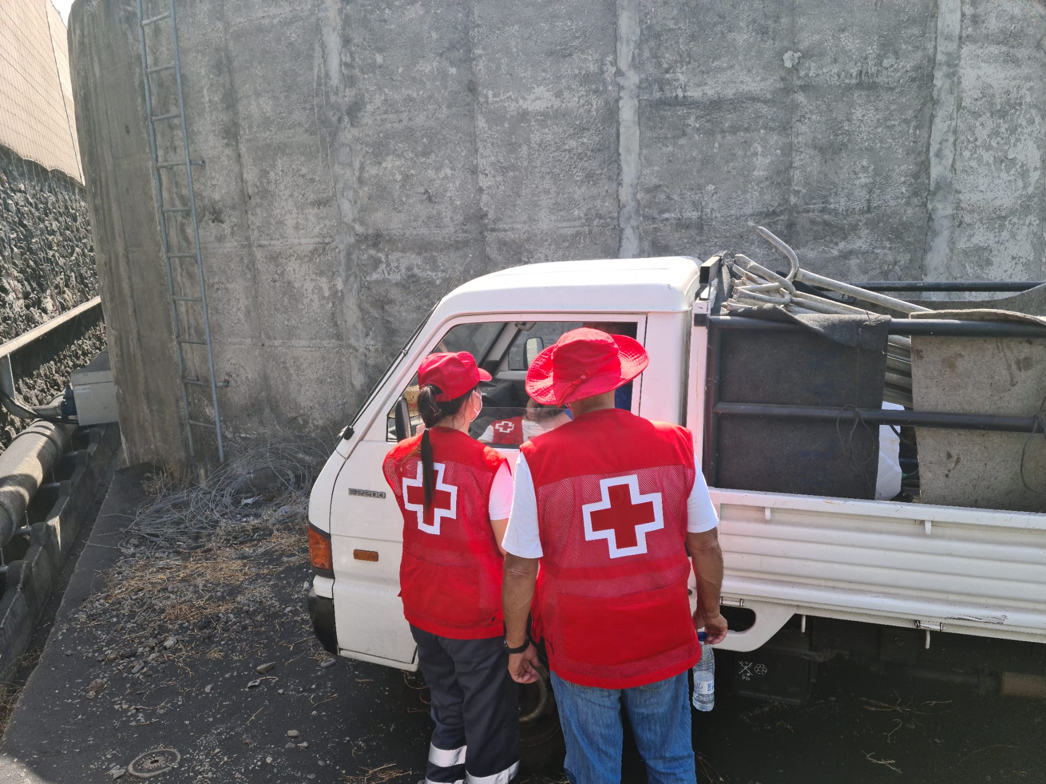 Voluntarios de Albacete detectan el miedo al olvido entre los damnificados de La Palma Voluntarios de Albacete detectan el miedo al olvido entre los damnificados de La Palma