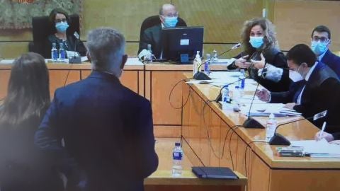 Los forenses durante su declaración en el juicio Los forenses durante su declaración en el juicio