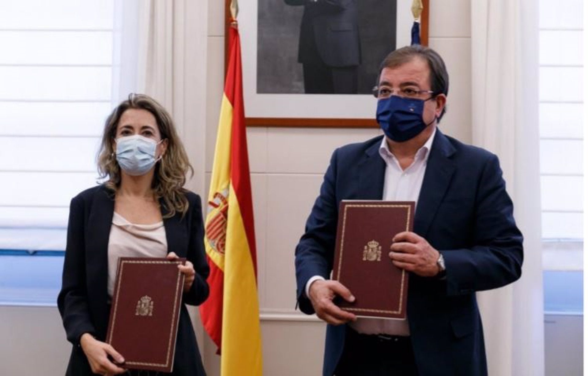 Raquel Sánchez y Vara firman el acuerdo de cesión de la Avenida Martín Palomino y la Avenida España de Plasencia Raquel Sánchez y Vara firman el acuerdo de cesión de la Avenida Martín Palomino y la Avenida España de Plasencia