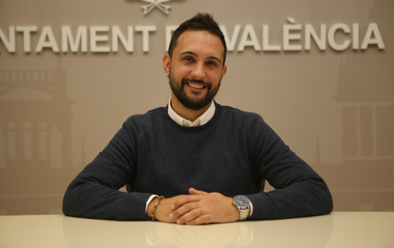 Alejandro Ramón: “Hay que tener cuidado con el agua de las flores por el mosquito tigre” Alejandro Ramón: “Hay que tener cuidado con el agua de las flores por el mosquito tigre”