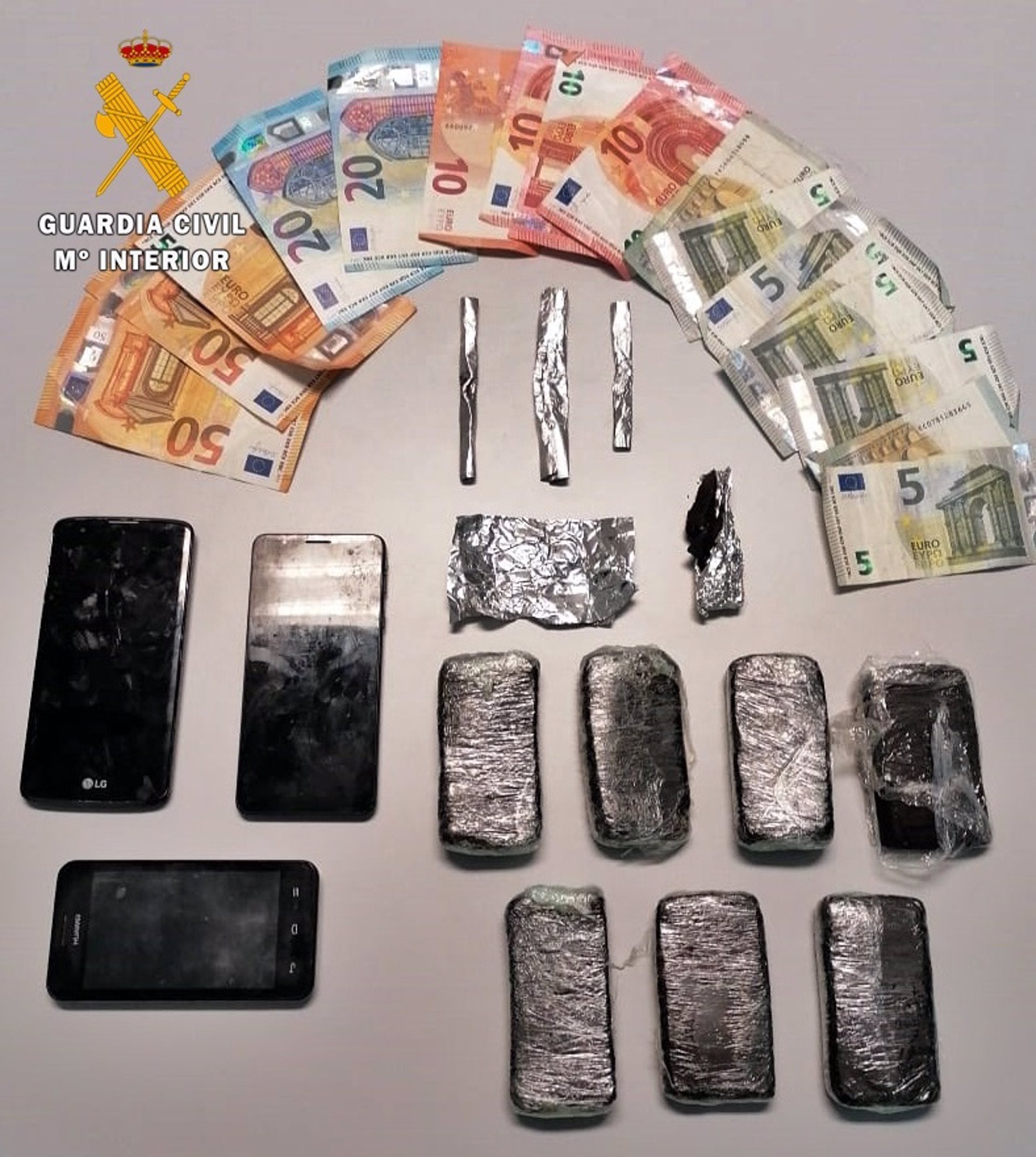 Dos detenidos en el acceso a Talavera la Real cuando transportaban hachís y heroína Dos detenidos en el acceso a Talavera la Real cuando transportaban hachís y heroína