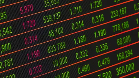 La Airef y el Banco de España enfrían las previsiones económicas del Gobierno La Airef y el Banco de España enfrían las previsiones económicas del Gobierno