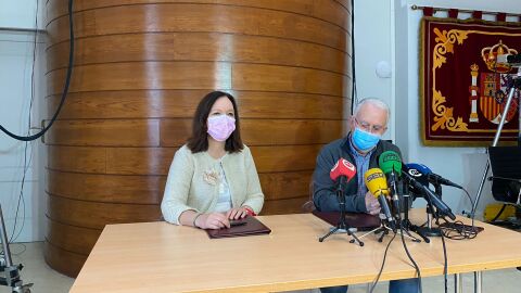 Firma convenio con Coros y Danzas