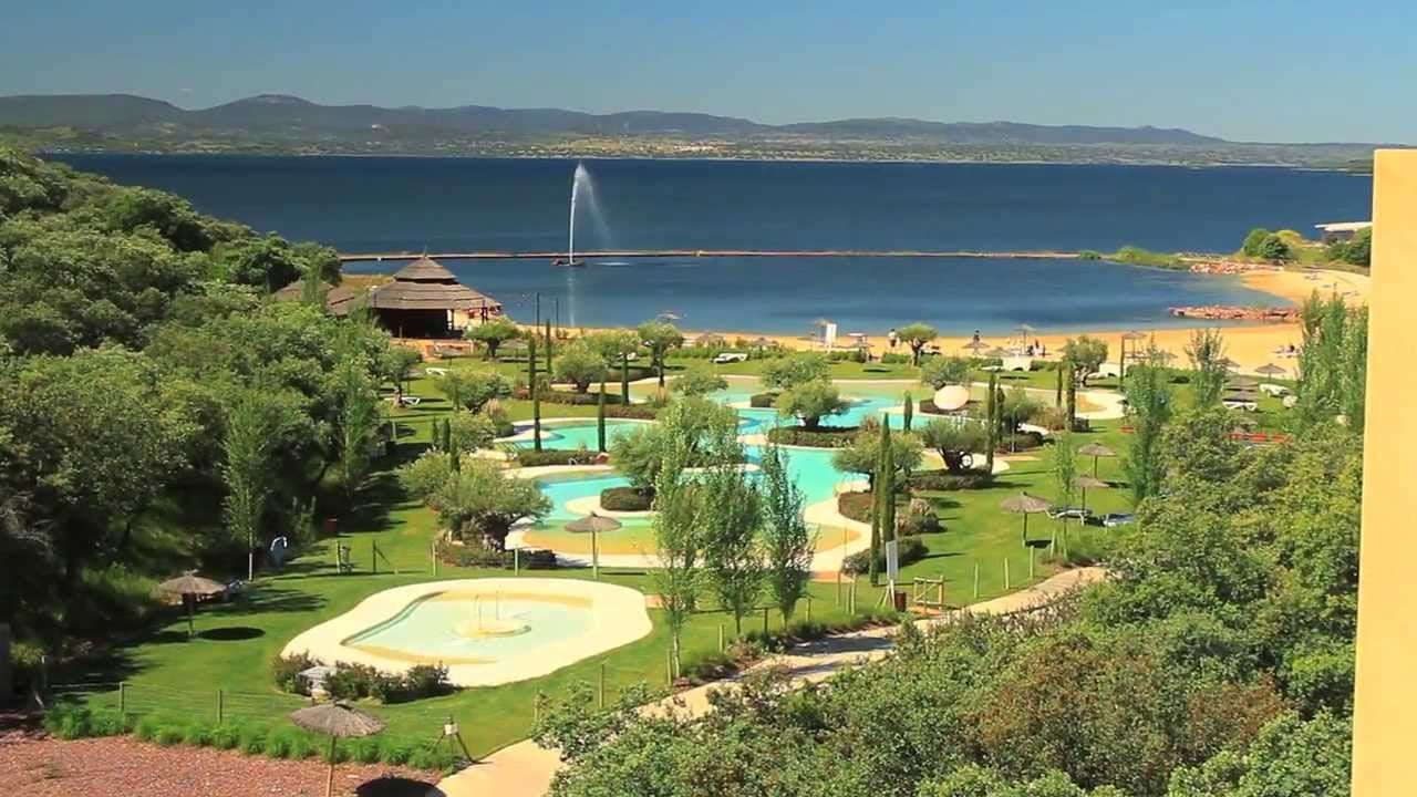 El Constitucional admite a trámite el recurso contra la demolición al completo del complejo Marina Isla de Valdecañas El Constitucional admite a trámite el recurso contra la demolición al completo del complejo Marina Isla de Valdecañas