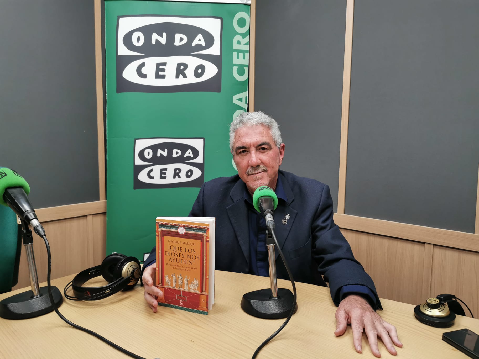 En Más de uno Alicante, destacamos hoy el libro: ¡Que los dioses nos ayuden! de Nestor F. Marqués En Más de uno Alicante, destacamos hoy el libro: ¡Que los dioses nos ayuden! de Nestor F. Marqués