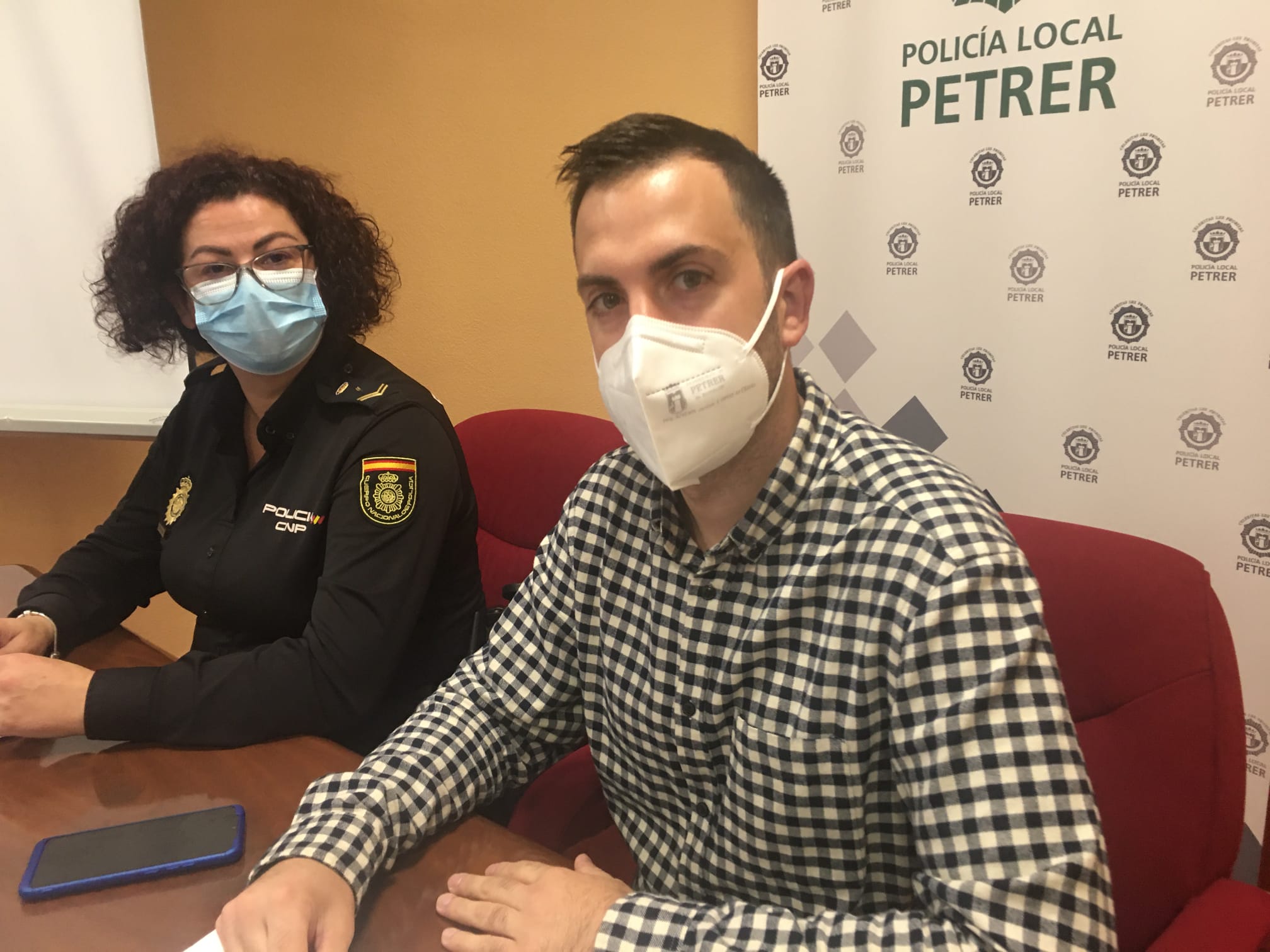 Las policías Local y Nacional ponen en marcha un plan de seguridad para proteger a las personas mayores Las policías Local y Nacional ponen en marcha un plan de seguridad para proteger a las personas mayores