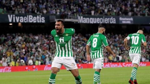 Borja Iglesias celebra uno de sus goles
