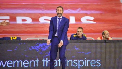 Sito Alonso, entrenador del UCAM CB, durante un partido de su equipo