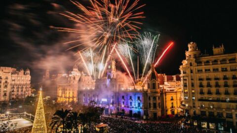 València recupera este año la fiesta popular de Nochevieja en la plaza del Ayuntamiento València recupera este año la fiesta popular de Nochevieja en la plaza del Ayuntamiento