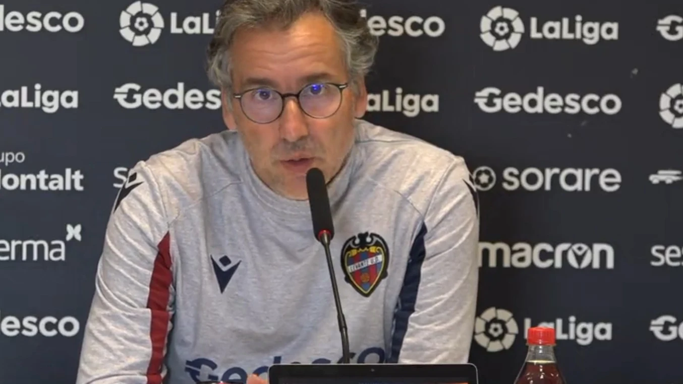 Javier Pereira en la previa ante el Atlético de Madrid Javier Pereira en la previa ante el Atlético de Madrid