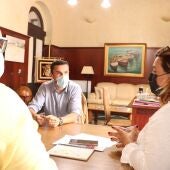 Puerto Real y Cádiz exploran fórmulas para mejorar el transporte público entre ambos
