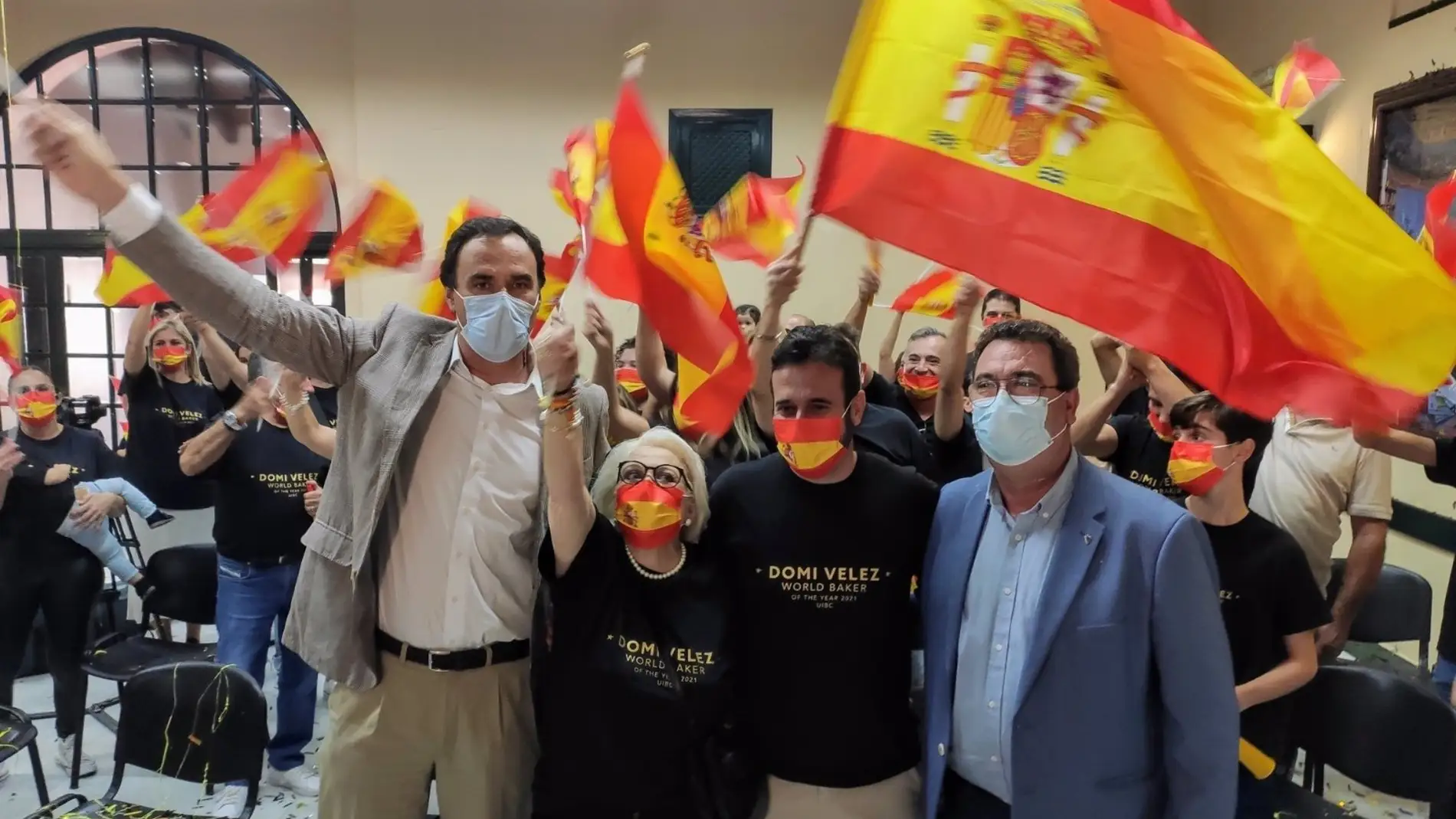 Seguimiento del certamen en Lebrija por el panadero Domi Vélez y el alcalde de la localidad, José Barroso